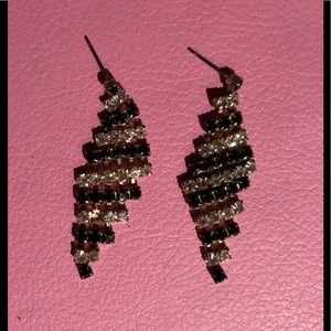 EUC. Black & rhinestone earrings!